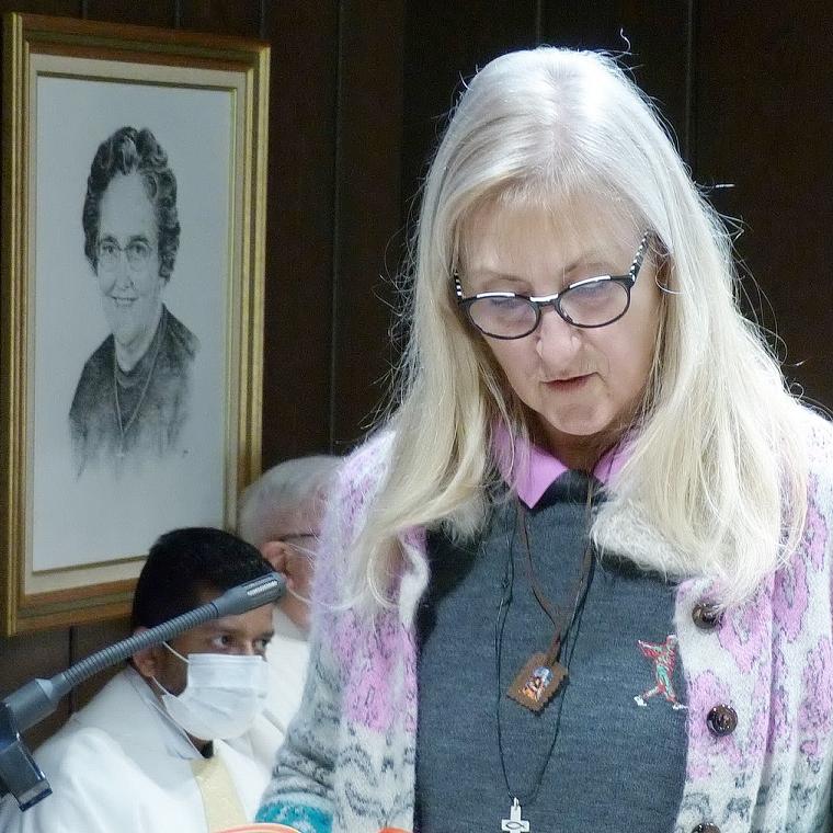 Die Lesung während der Geburtstags- und Namenstagmesse für Mutter Marie Therese trug die Lektorin Wilma Huppertz vor.