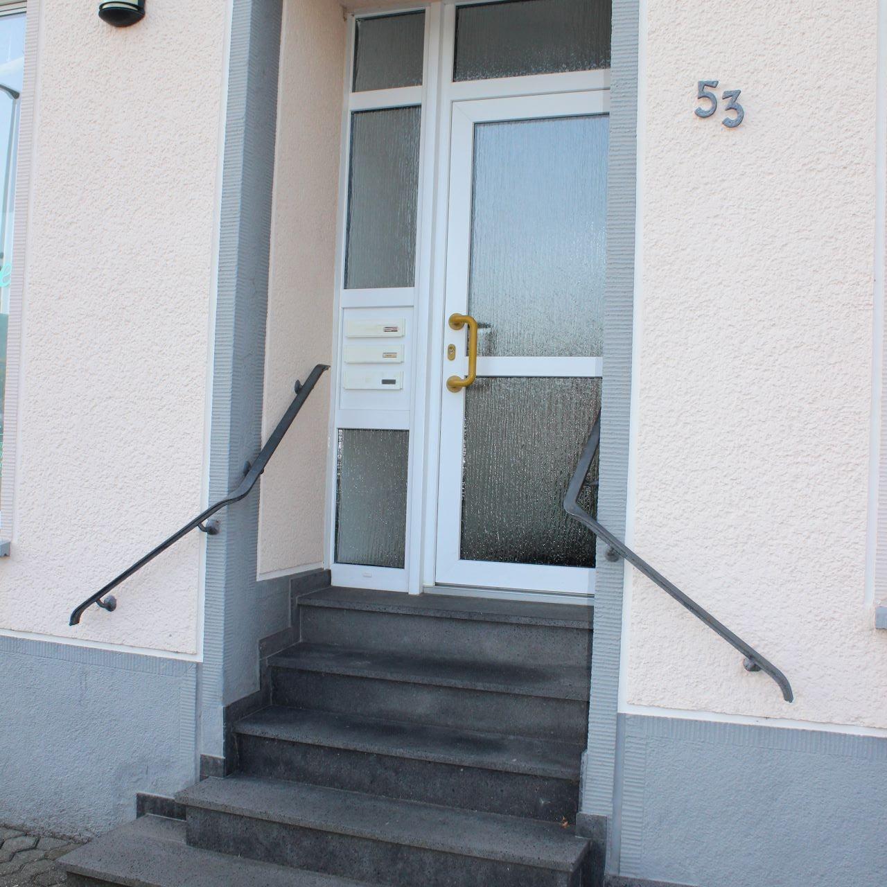 Vor dem Wohnhaus der Familie Zimmermann an der Mechernicher Bahnstraße 53 werden am Samstag, 6. September, fünf Stolpersteine verlegt.