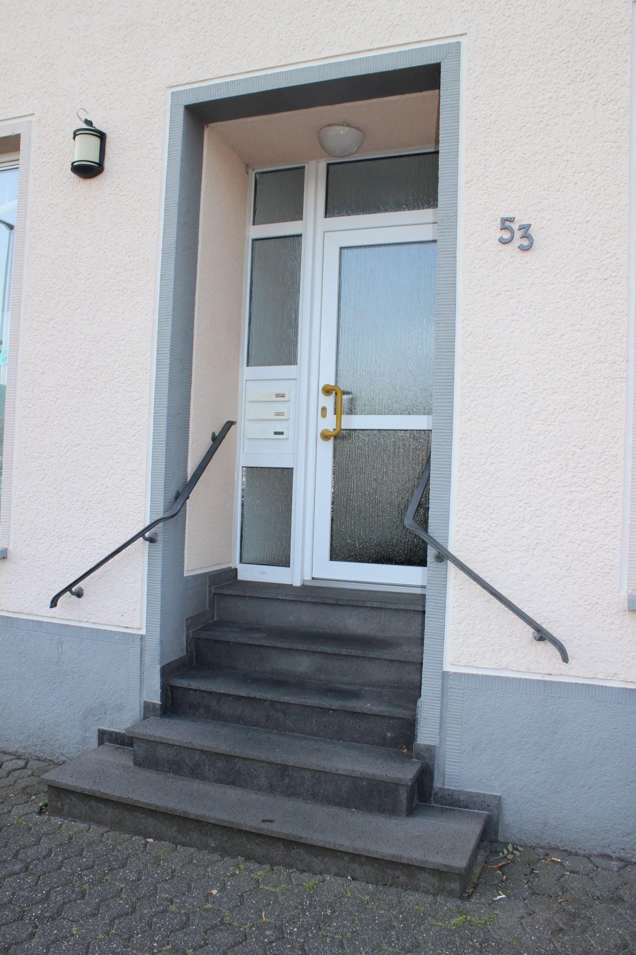 Vor dem Wohnhaus der Familie Zimmermann an der Mechernicher Bahnstraße 53 werden am Samstag, 6. September, fünf Stolpersteine verlegt.