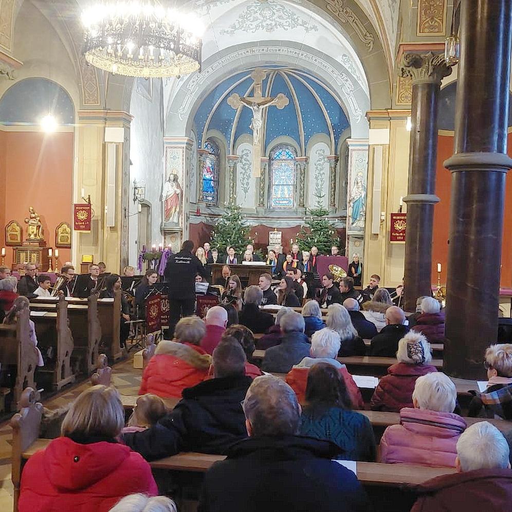 Gut besucht war das Kirchenkonzert von Musikverein Kallmuth und Singgemeinschaft Kallmuth-Weyer am dritten Adventssonntag in der Pfarrkirche St. Georg.