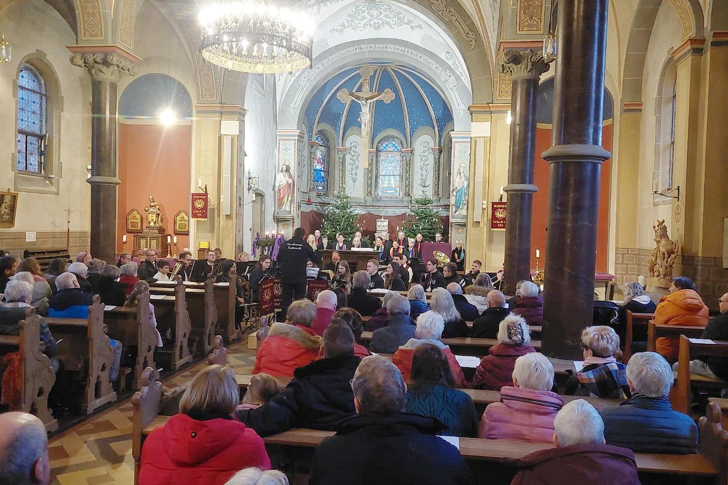 Gut besucht war das Kirchenkonzert von Musikverein Kallmuth und Singgemeinschaft Kallmuth-Weyer am dritten Adventssonntag in der Pfarrkirche St. Georg.