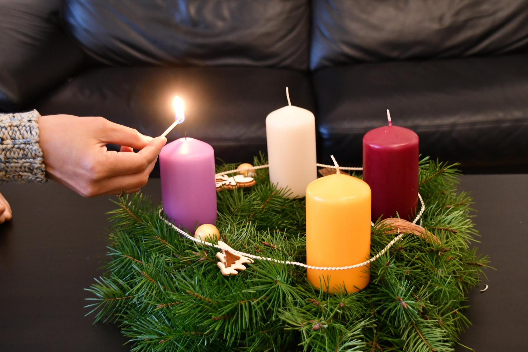 Advent_erste Kerze_ noa_7230_0_by_Yohanes_Vianey_Lein_pfarrbriefservice