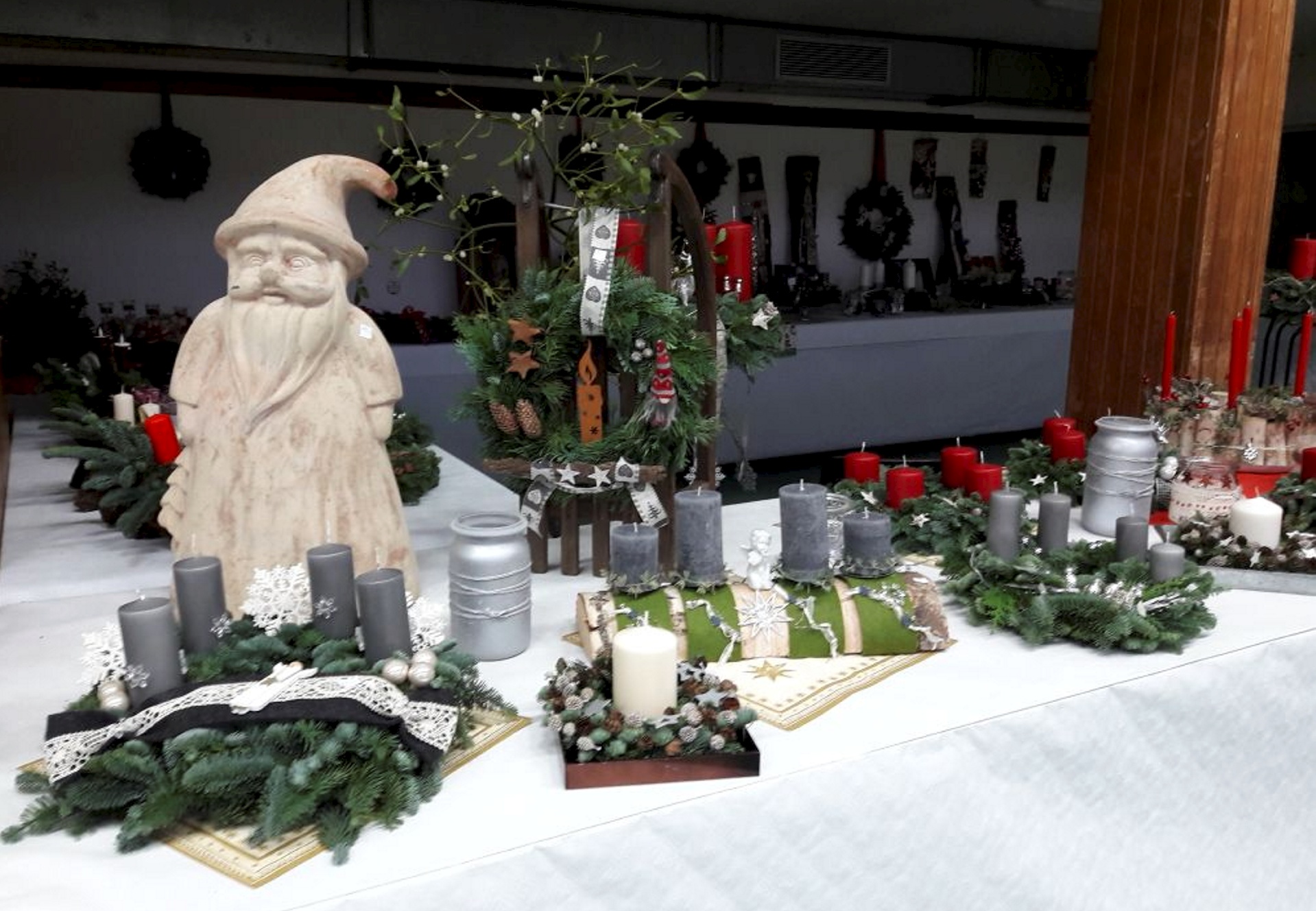 In Vussem findet am Sonntag, 24. November, ab 12 Uhr, ein Weihnachtsbasar in der und um die Kirche statt. Foto: Anna Maria Linden/pp/Agentur ProfiPress (c) Annemie Linden