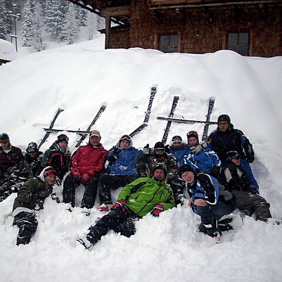 Dieses Symbolbild entstand bei einer früheren Skifreizeit der Aachener Bistumsregion Eifel mit Hardy Hawinkels.