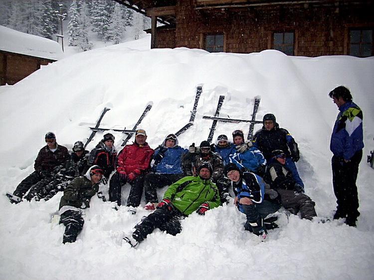 Dieses Symbolbild entstand bei einer früheren Skifreizeit der Aachener Bistumsregion Eifel mit Hardy Hawinkels.