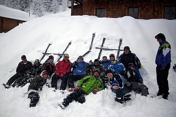 Dieses Symbolbild entstand bei einer früheren Skifreizeit der Aachener Bistumsregion Eifel mit Hardy Hawinkels.