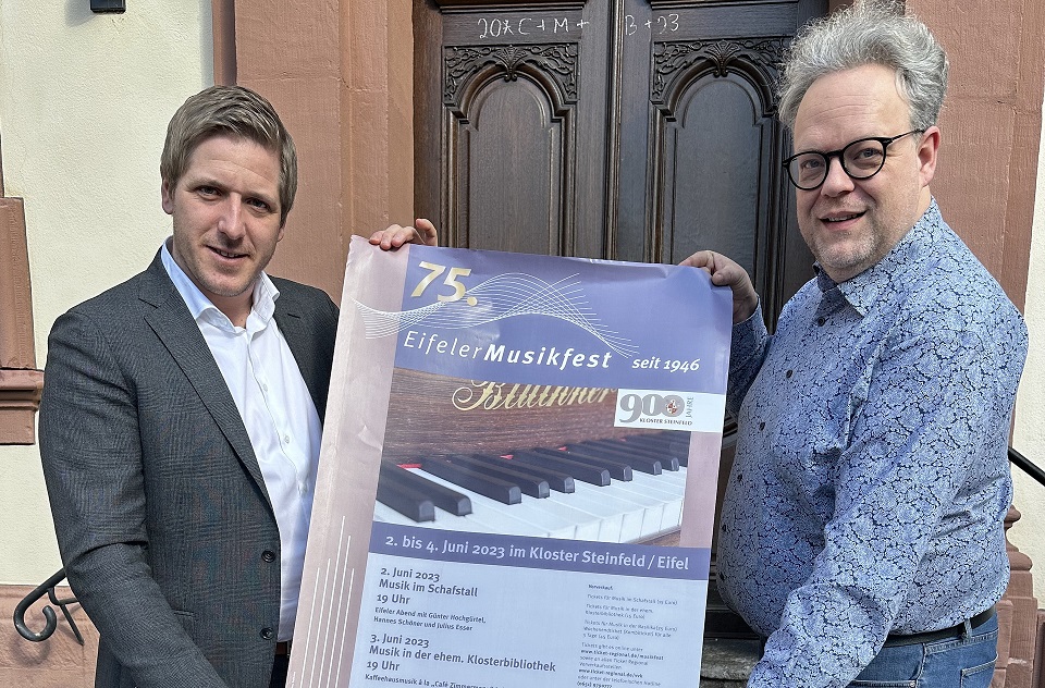 ntendant Erik Arndt (r.) und Landrat Markus Ramers stellten in Steinfeld das Programm des 75. Eifeler Musikfestes vom 2. bis 4. Juni vor. (c) Foto: Kreis/pp/Agentur ProfiPress