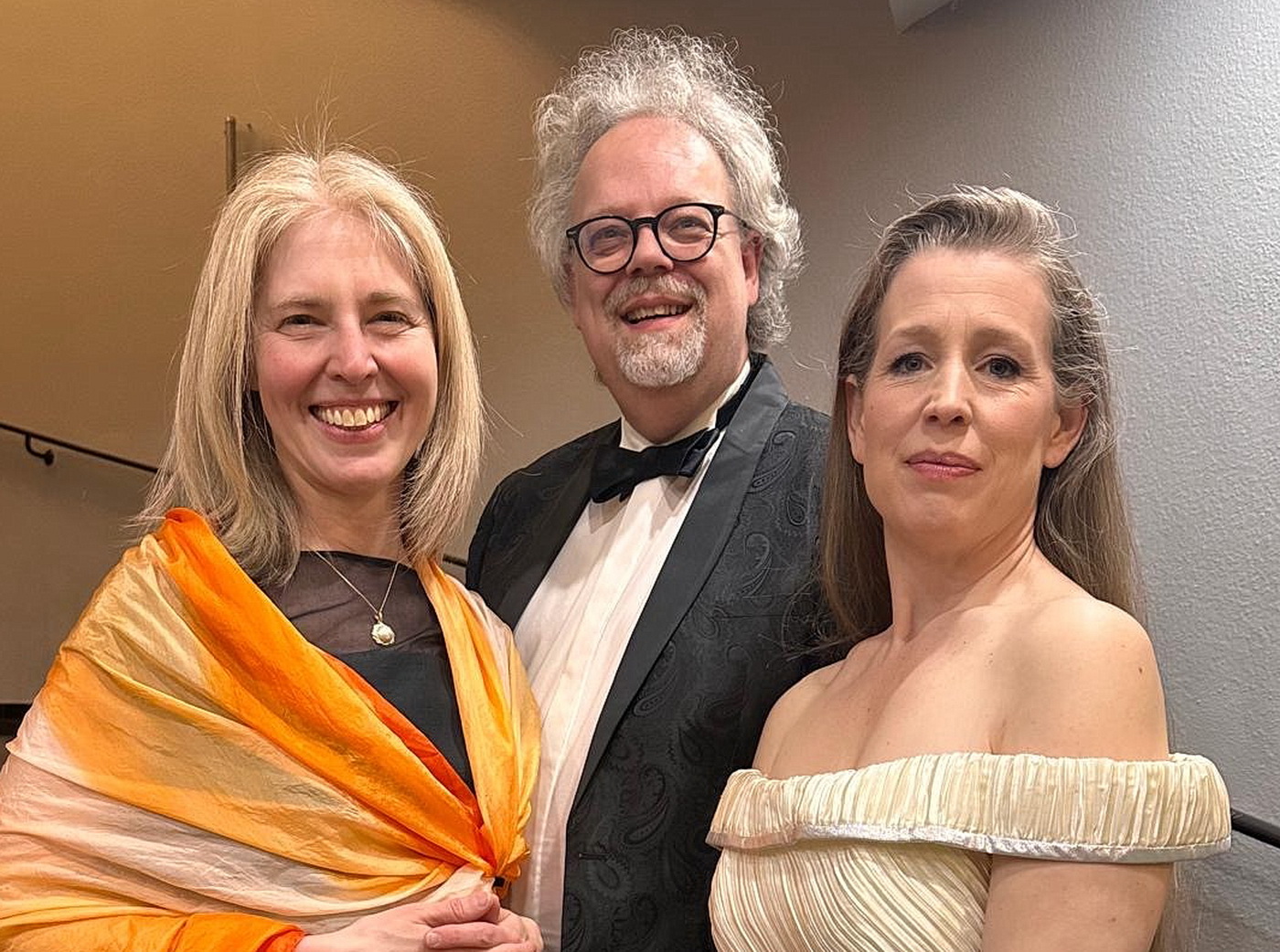 Die Ausführenden einer Reise durch die Filmmusik in Mechernich sind am 20. Juli (v.r.) Sandra Calderón-Schwarzhaupt, Sopran, Erik Arndt, Orgel, und Nicole Besse, Violine. (c) Foto: Privat/pp/Agentur ProfiPress
