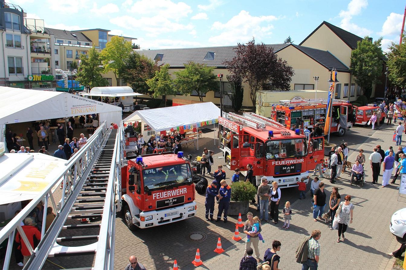 Die Feuerwehr beteiligt sich regelmäßig am Brunnenfest. Nun freut sich die Stadt über weitere Mitwirkende, die sich gerne unter stadtfest2025@mechernich.de anmelden können.
