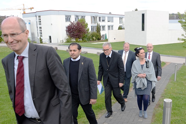 Bündgens mit Kapelle im Hintergrund (c) Foto: Manfred Lang/pp/Agentur ProfiPress