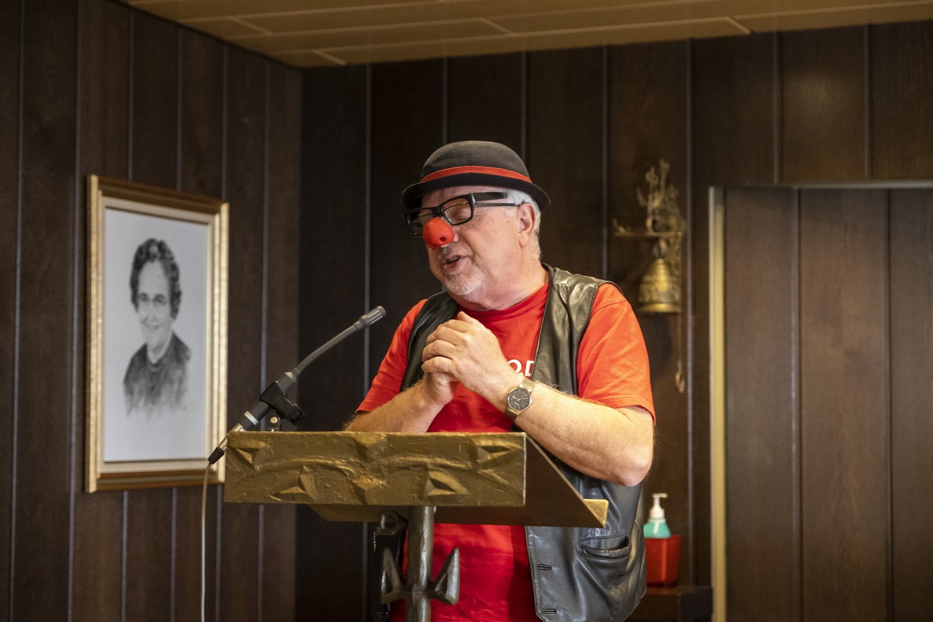 Tiefsinnig und lustig war der Vortrag von Willibert Pauels alias Ne Bergische Jung beim Fest der Begegnung der Communio in Christo. (c) Foto: Ronald Larmann/pp/Agentur ProfiPress