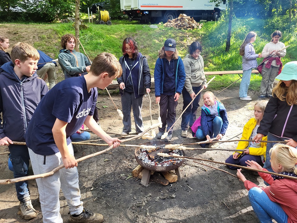 Camp Stockbrotbacken (c) Foto: Manfred Lang/pp/Agentur ProfiPress