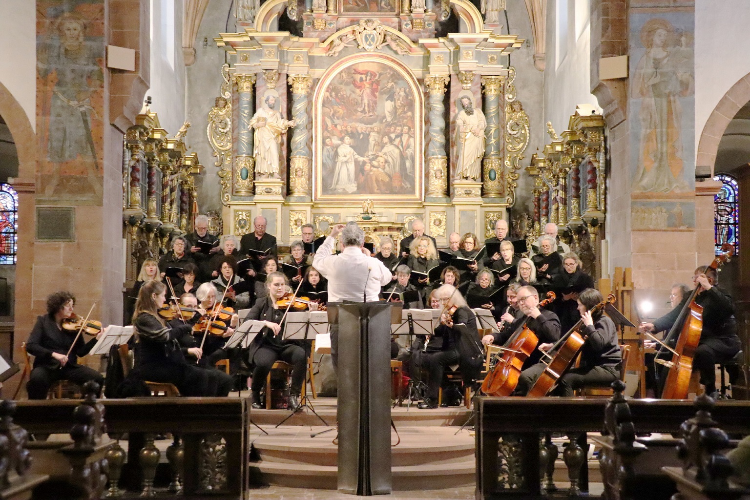 Chor und Orchester an der Basilika Steinfeld und vier Solisten, insgesamt 50 Aufführende, geben am zweiten Adventssonntag, 8. Dezember, um 18 Uhr in der Pfarrkirche St. Johannes Baptist in Mechernich ein Konzert in Form einer Adventsvesper. Der Eintritt ist frei, Spenden zur Deckung der Kosten werden gerne angenommen. Musikalischer Leiter ist Erik Arndt. (c) Foto: A. Steinbusch/pp/Agentur ProfiPress