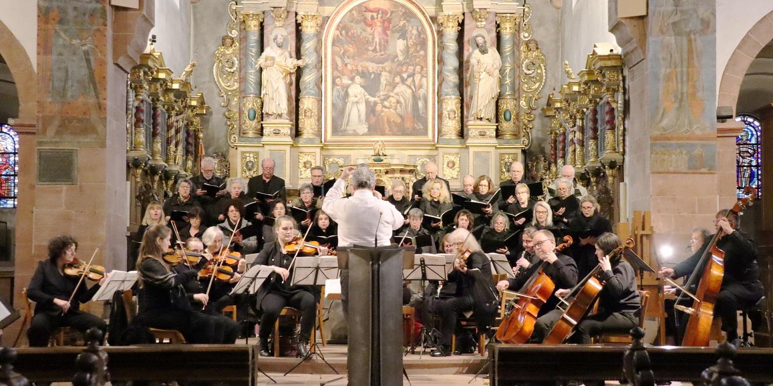 Chor und Orchester an der Basilika Steinfeld und vier Solisten, insgesamt 50 Aufführende, geben am zweiten Adventssonntag, 8. Dezember, um 18 Uhr in der Pfarrkirche St. Johannes Baptist in Mechernich ein Konzert in Form einer Adventsvesper. Der Eintritt ist frei, Spenden zur Deckung der Kosten werden gerne angenommen. Musikalischer Leiter ist Erik Arndt.