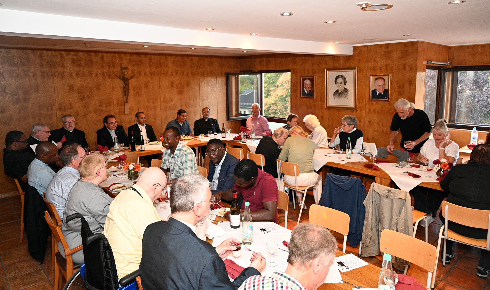 Priester, Schwestern, Seminaristen und Freunde aus verschiedenen Ländern feierten beim jüngsten Communio-Treffen in Mechernich die Liebe und vielfältige Gemeinschaft ihres Ordo. (c) Foto: Henri Grüger/pp/Agentur ProfiPress