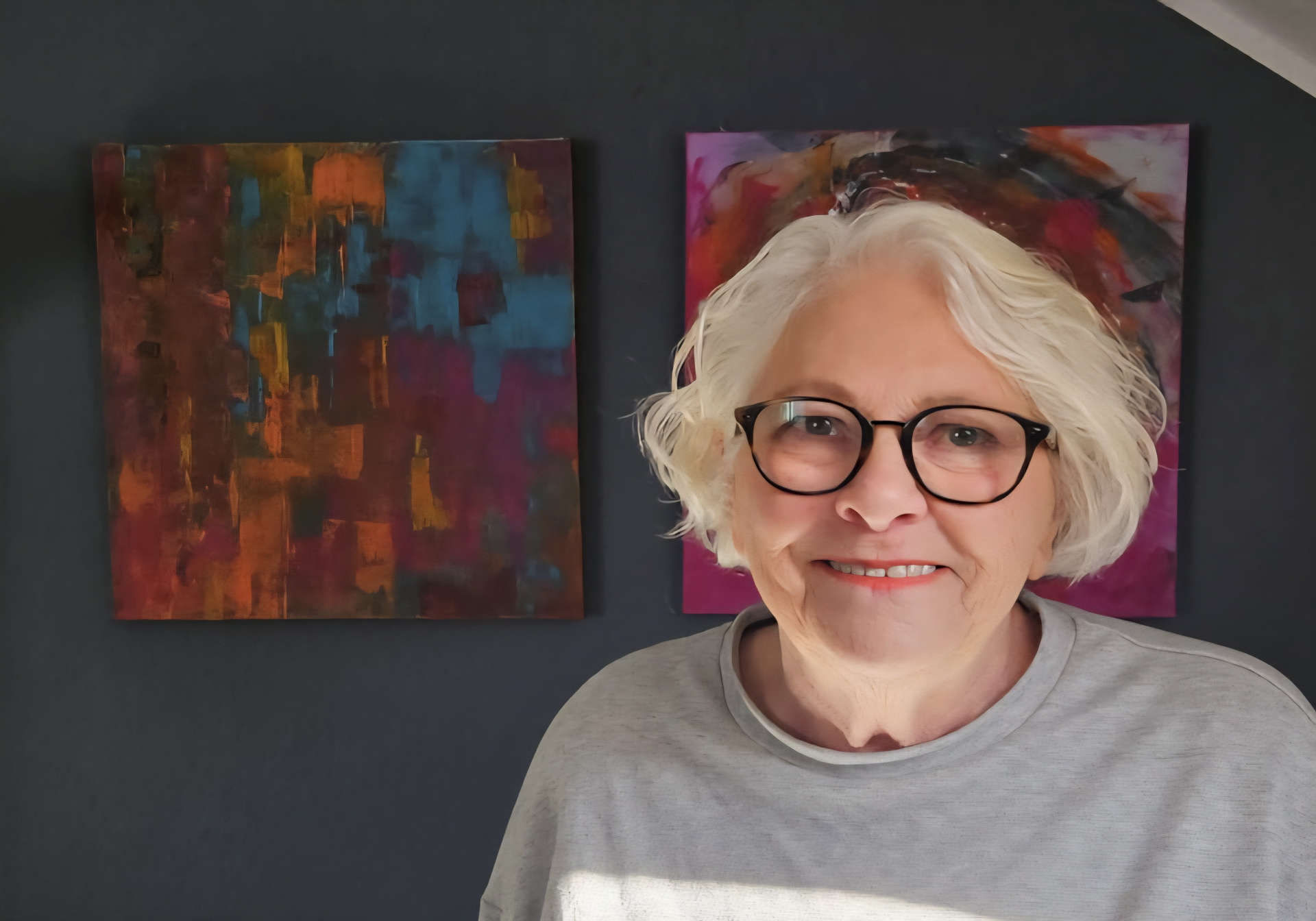 Donata Reinhard macht „Kunst mit Zwischentönen“. Ab Freitag, 17. Juli, ist eine Auswahl ihrer Kunstwerke in der Mechernicher „Galerie im Rathaus“ zu sehen (c) Foto: Shirin Reinhard/pp/Agentur ProfiPress