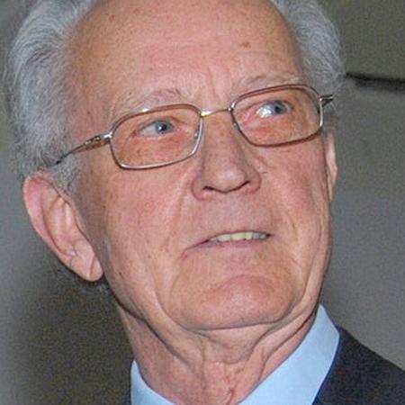 Dr. Josef Neuhaus, Arzt, Christ, angesehener Bürger der Stadt Mechernich, starb mit 96.