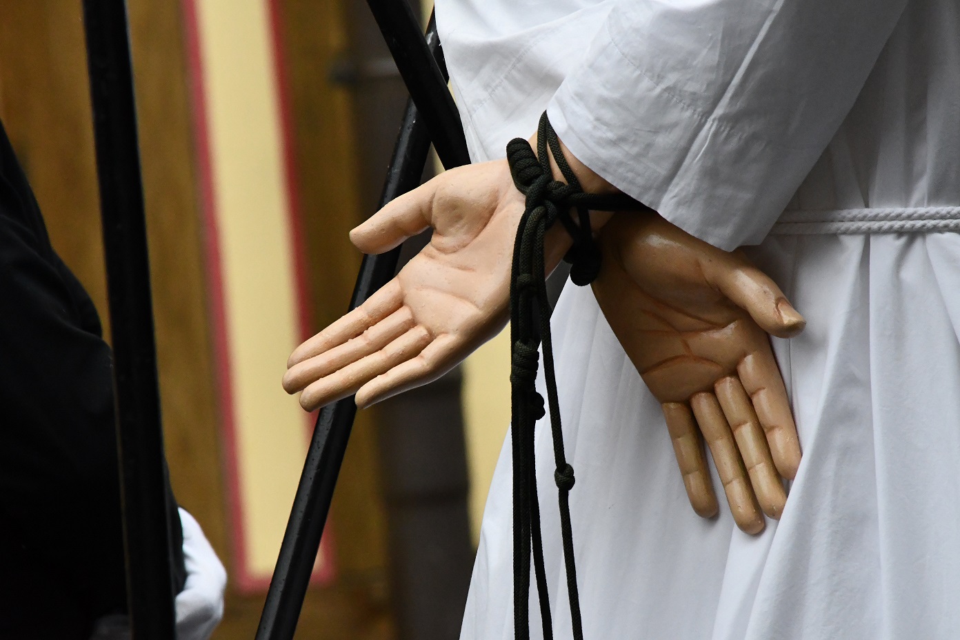 Fesseln_noa_3375_by_Yohanes_Vianey_Lein_pfarrbriefservice