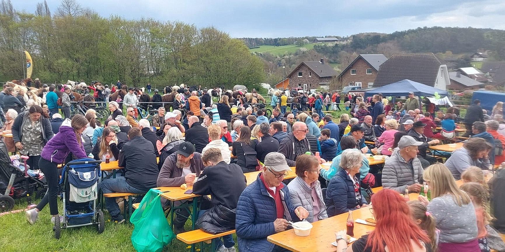 Auf der Festwiese am Schevener Weg werden Jahr für Jahr nach dem Sankt-Georgs-Ritt viele Hundert Menschen mit Erbsensuppe, Würstchen, Kaffee und Kuchen bewirtet. Der Trend verstärkt sich, dass besonders Radfahrer den Bewirtungsbereich bereits während der Gottesdienstveranstaltungen aufsuchen.