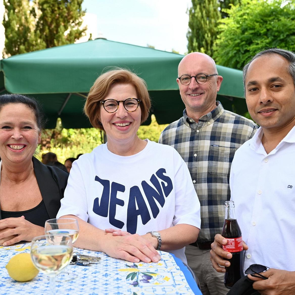 Die Führungscrew des Sozialwerks der Communio in Christo mit (v.l.) Einrichtungsleitung Sonja Plönnes, Wirtschaftsmeisterin Monika Ziegler, Geschäftsführer Norbert Arnold und Generalsuperior Jaison Thazhathil.