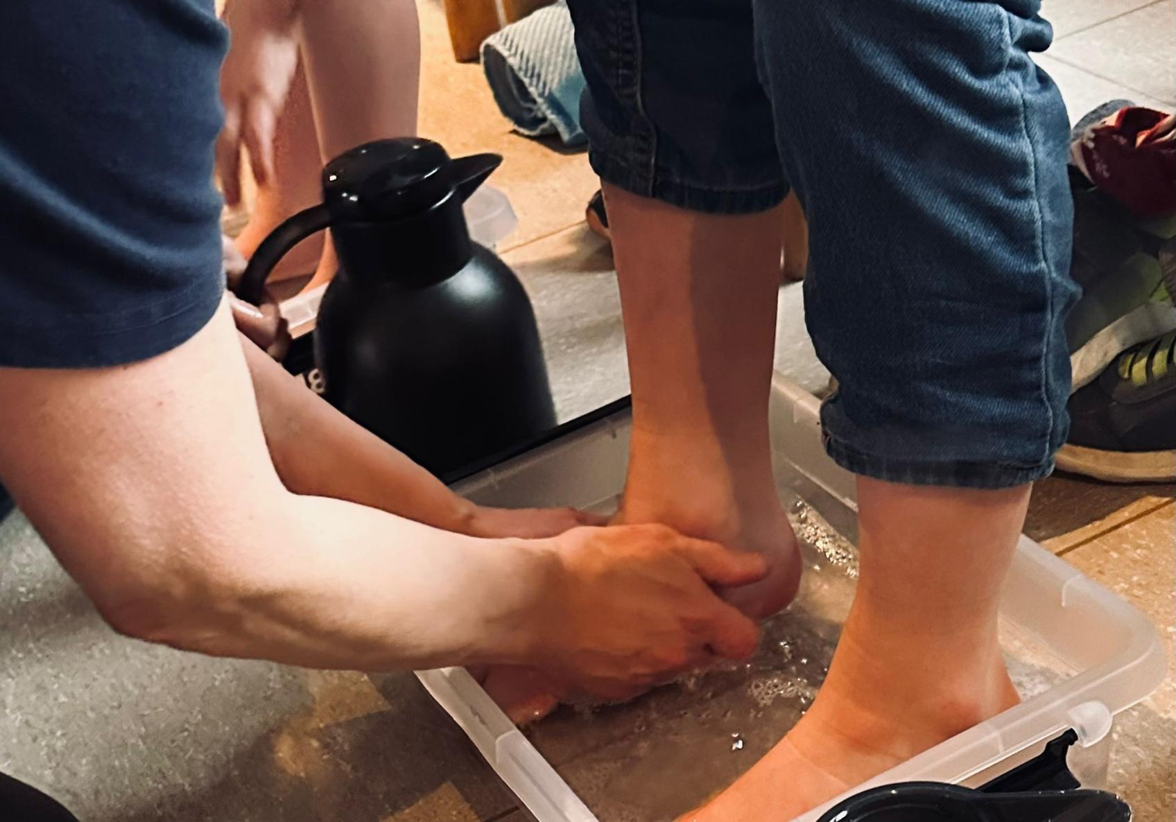 Fußwaschung (c) Cordula Waberzeck