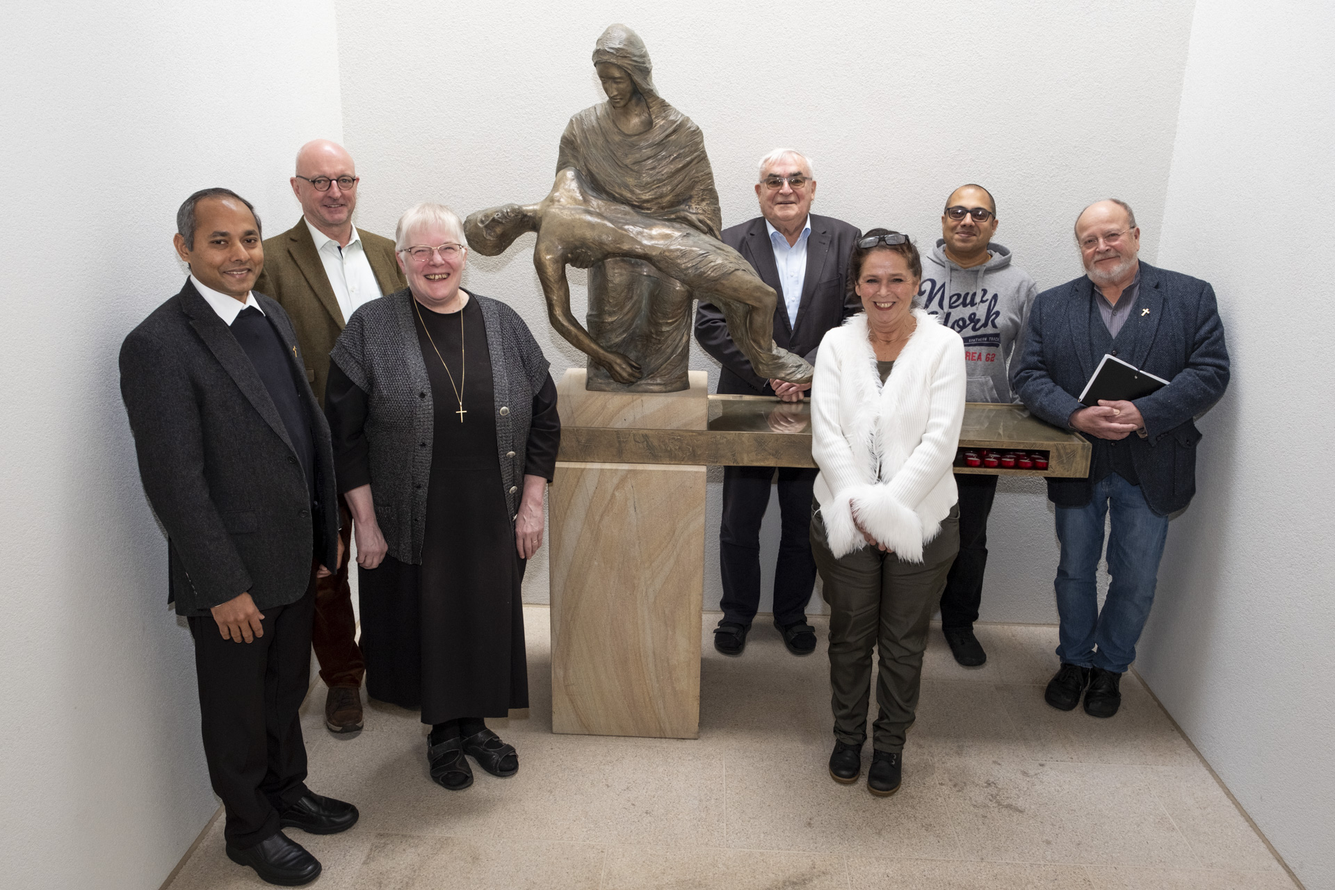 Mit einem Gottesdienst und einem gemeinsamen Abendessen begeht der Mechernicher Ordo Communionis in Christo am 8. Dezember seinen 42. Gründungsgedenktag. Hier: das Ordo-Führungsteam mit den Leiterinnen und Leitern des Communio-Sozialwerks. (c) Foto: Ronald Larmann/pp/Agentur ProfiPress