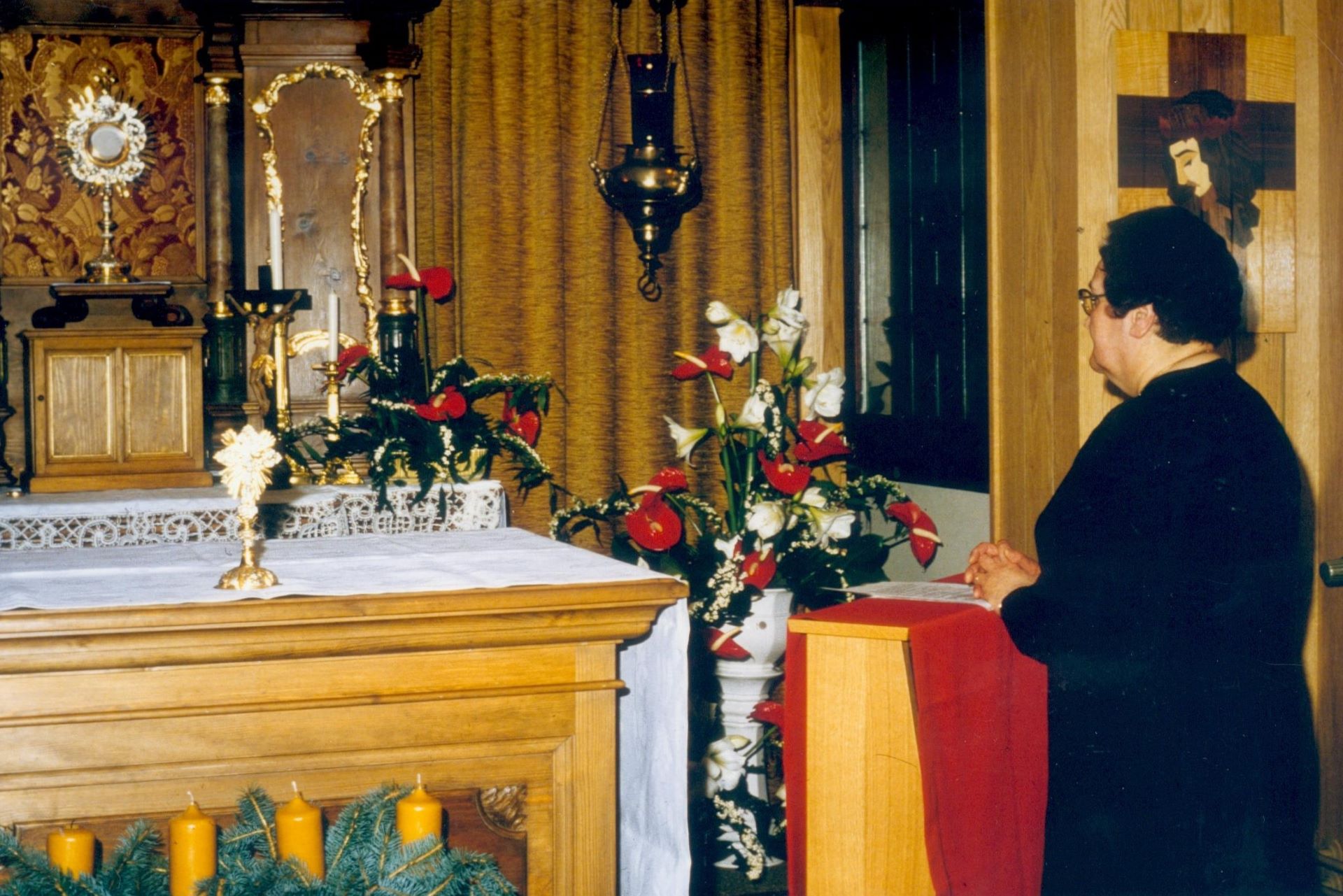 In der neu errichteten Kapelle in Mechernich gründet Mutter Marie Therese am 8. Dezember 1984 den „Ordo Communionis in Christo“. Die Gemeinschaft feiert nun den 40. Gründungsgedenktag in der Mechernicher Pfarrkirche. (c) Foto: Communio/pp/Agentur ProfiPress