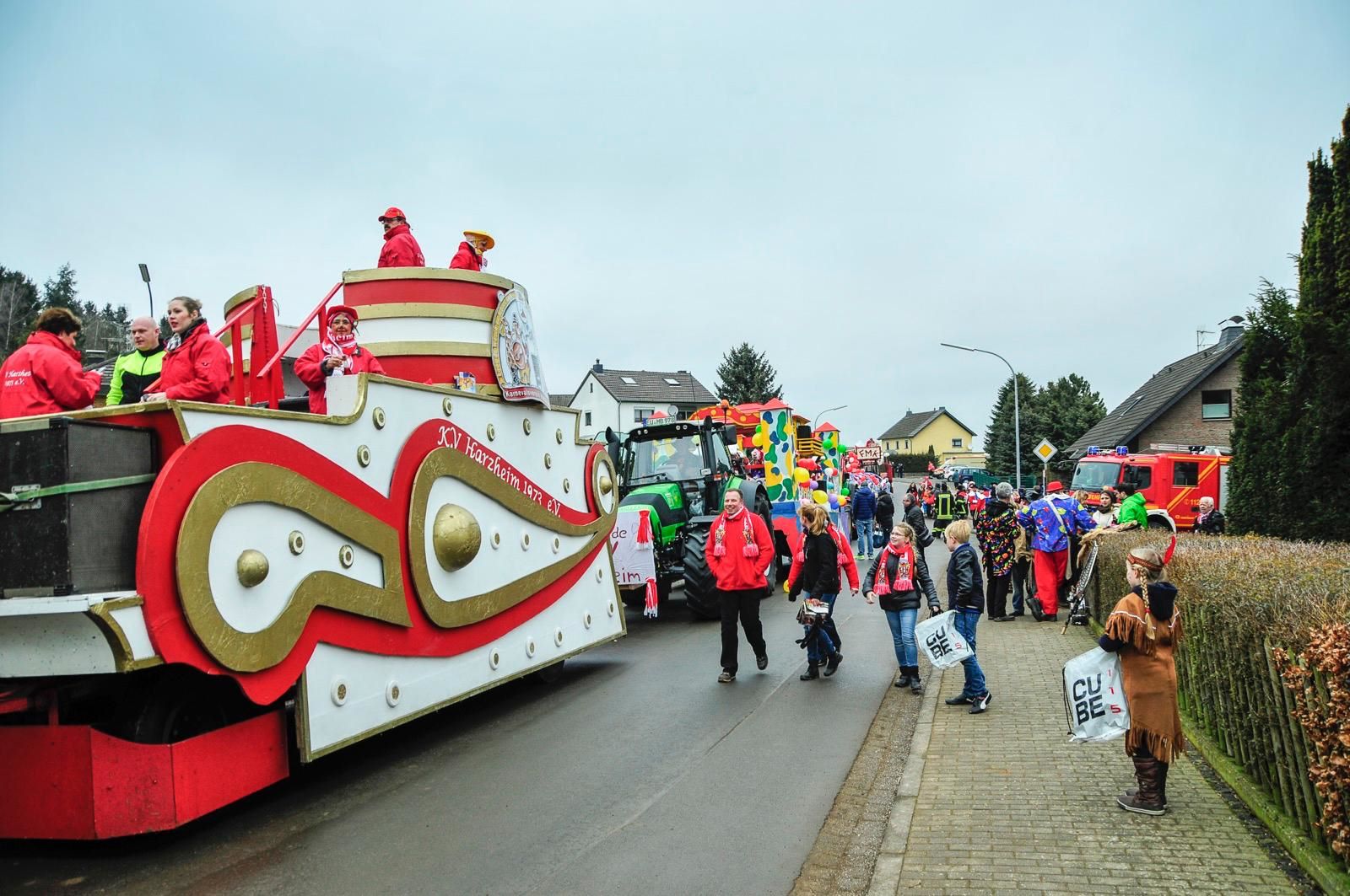 Neuer Tag, neues Glück: Auf mehr jeckes Zoch-Publikum am Wegesrand hofft man in Harzheim durch die Terminverlegung auf den Samstag vor Karneval. (c) Foto: Karnevalsverein Harzheim/pp/Agentur ProfiPresss.