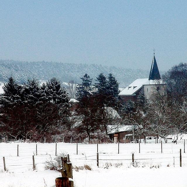 St. Lambertus Holzheim im Winter.
