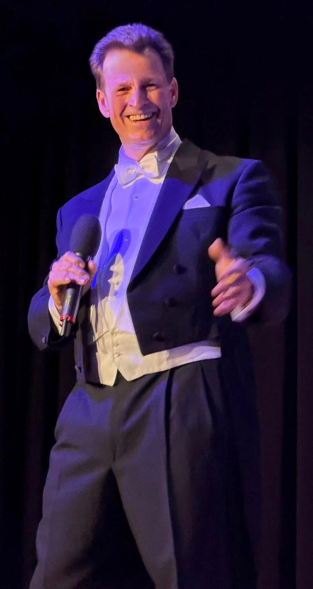 Der bekannte Tenor Johannes Kalpers hatte anlässlich seines 50-jährigen Bühnenjubiläums und seines 60. Geburtstags zu einem großen Festkonzert in seine Heimatstadt Ransbach-Baumbach eingeladen. Unter den Gästen waren auch Vertreter der Communio in Christo. (c) Foto: Privat/pp/Agentur ProfiPress