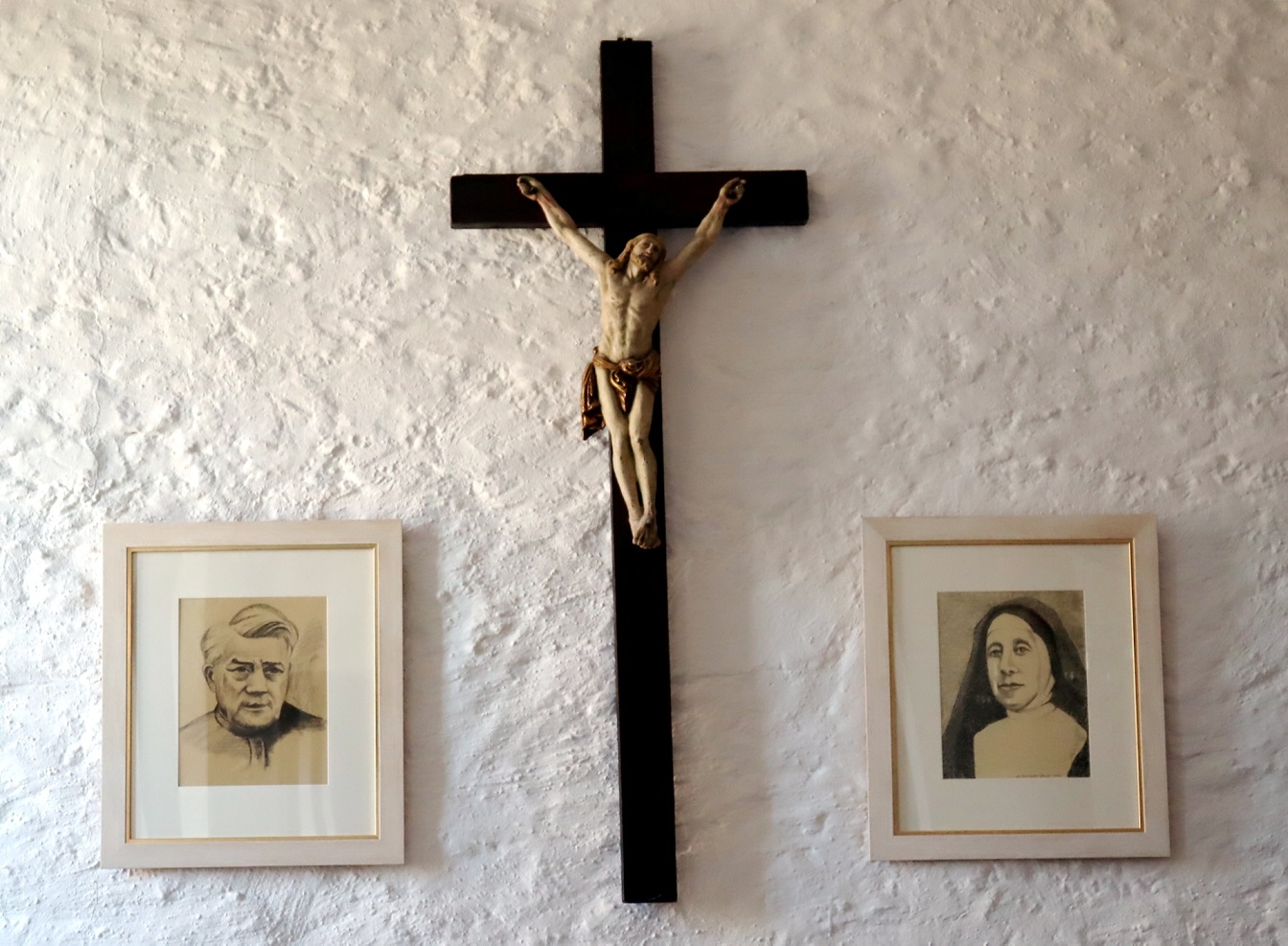 An vielen Stellen im Kloster findet man Porträts oder Reliefs von Pater Jordan, oft auch in Kombination mit Mutter Maria von Aposteln. (c) Thomas Schmitz/pp/Agentur ProfiPress