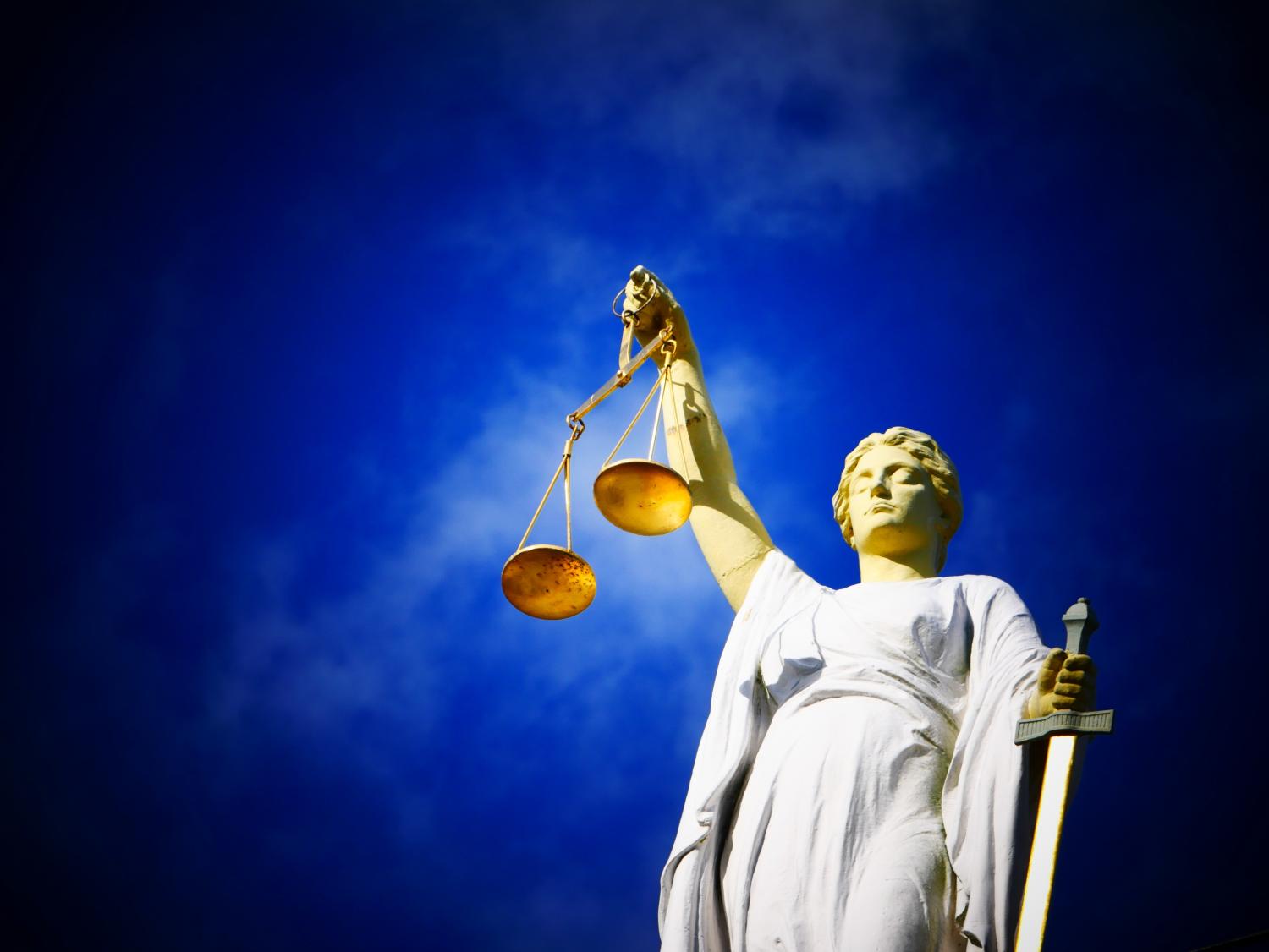 Justizia-2071539_by_AJEL_pixabay_pfarrbriefservice (c) Bild: AJEL / Pixabay.com - Lizenz In: Pfarrbriefservice.de