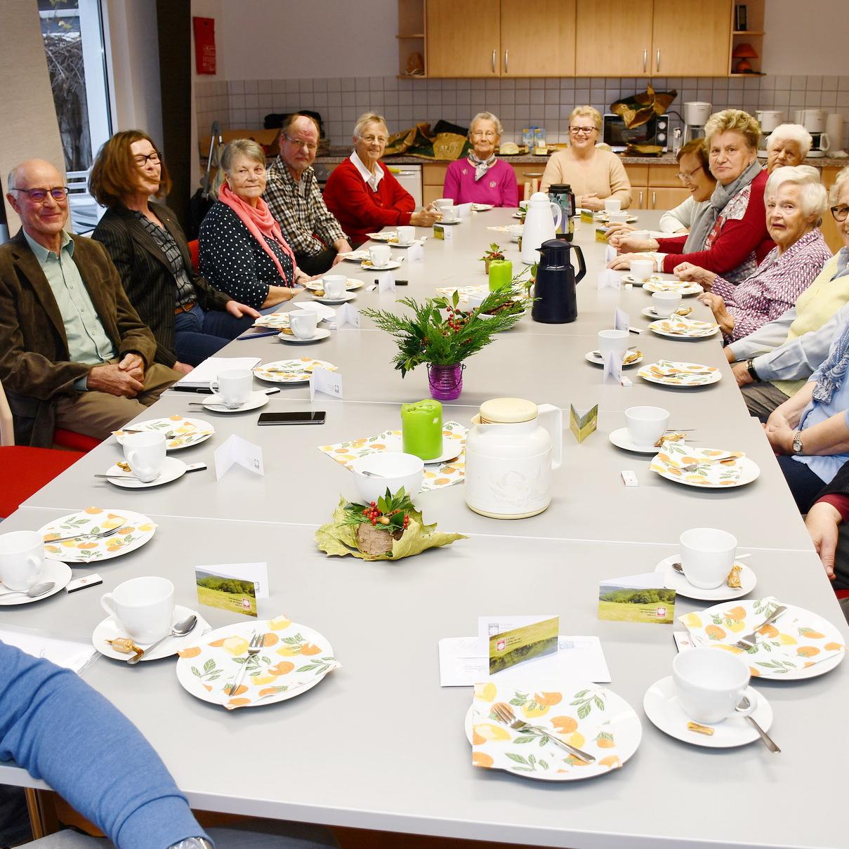 Unser Archivbild entstand bei einer früheren „Kleinen Offenen Tür für Erwachsene in den Räumen der Caritas, Weierstraße 25.