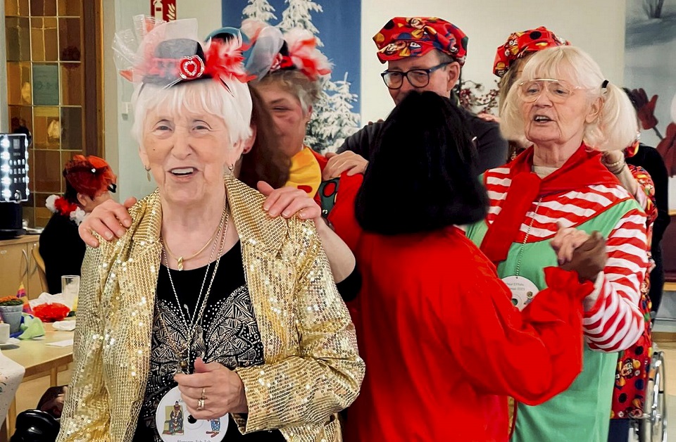 Mit Tanz und Polonaise hatten die Senioren im „Haus Effata“ am Weiberdonnerstag viel Spaß. (c) Foto: Zarlasht Azimi/pp/Agentur ProfiPress