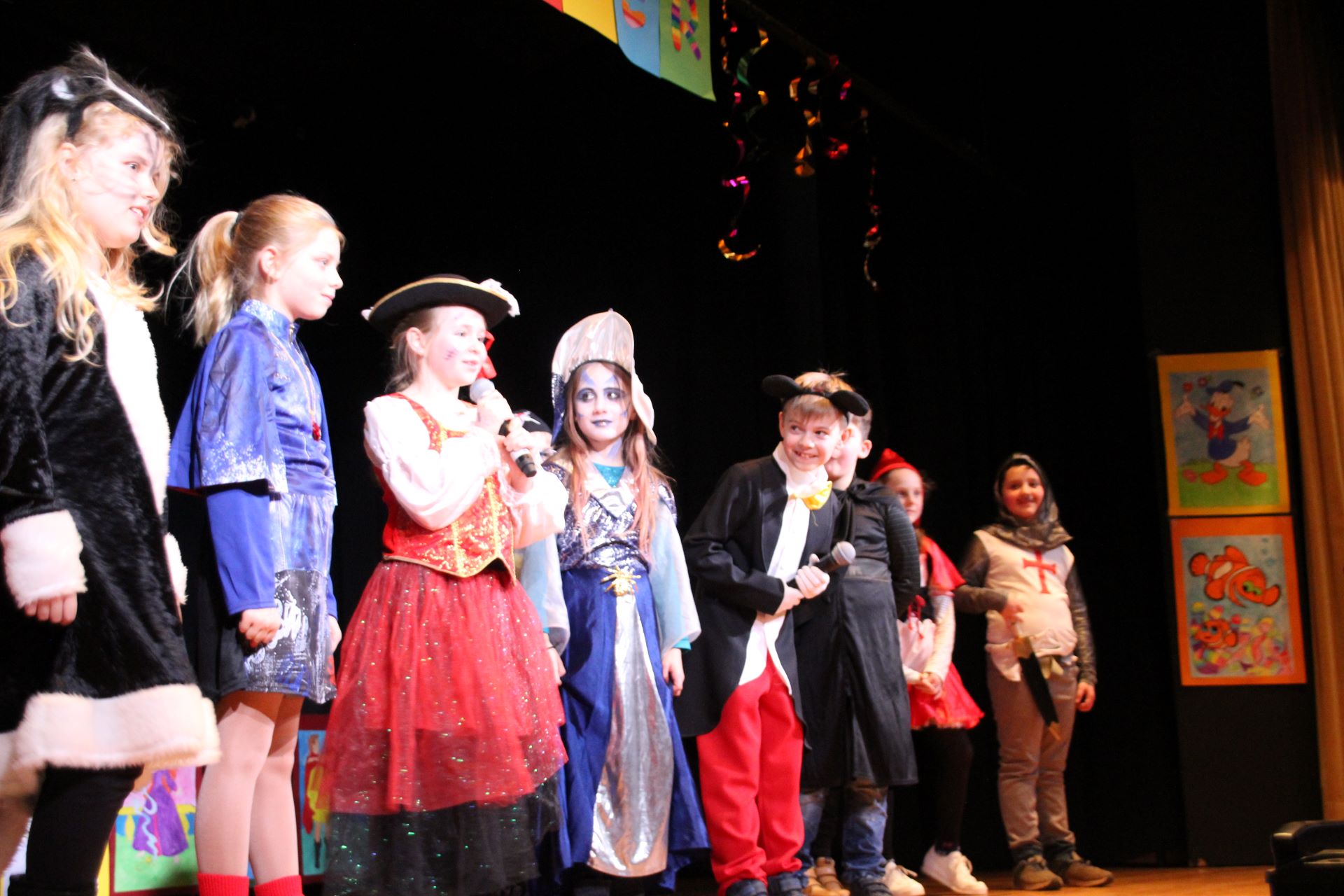 Noch bunter als letztes Jahr: Muh, Mäh und Kikeriki, heißt es bald auf dem KGS-Bauernhof, „Die KGS is op Krawall, die Buure fiere Karneval”, lautet das Motto der Kindersitzung am Samstag, 31. Januar. (c) Foto: KGS Mechernich/pp/Agentur ProfiPress