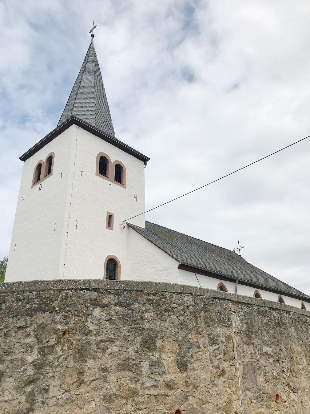 Kirche Weyer außen