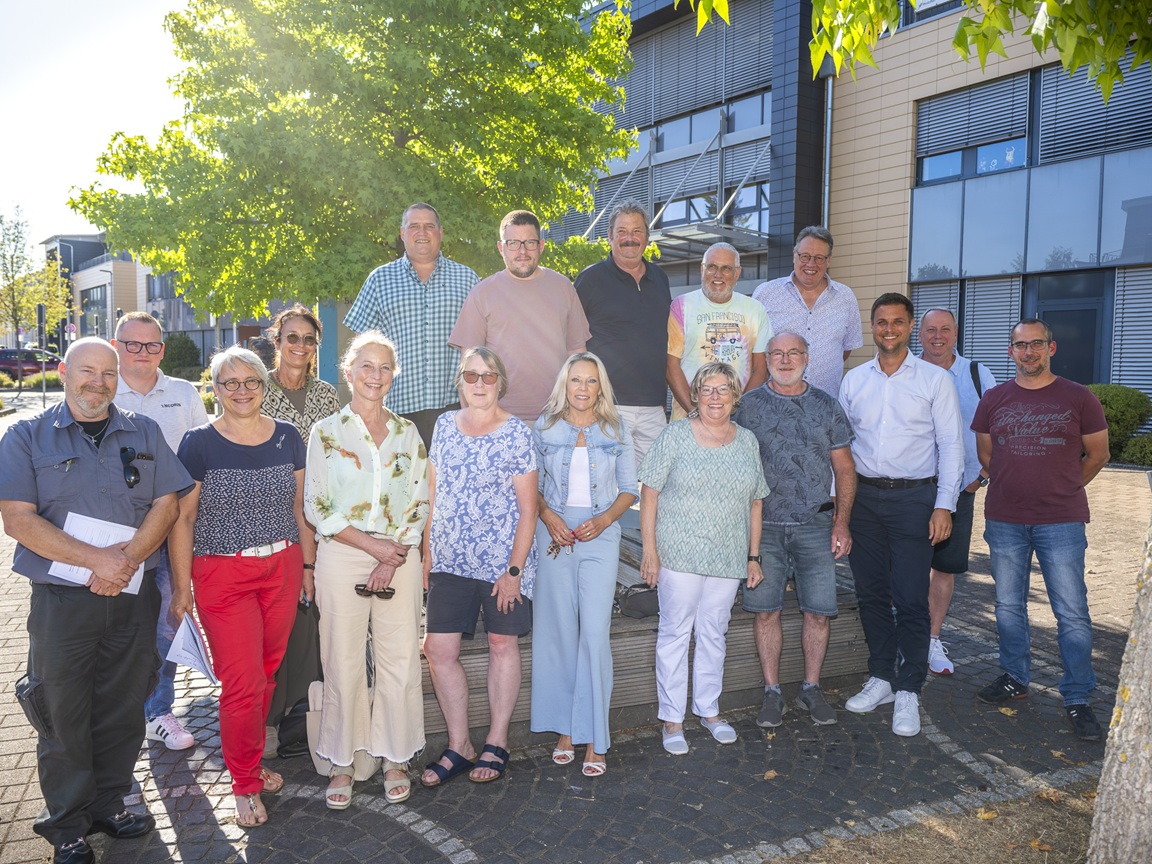 Gemeinsam für die Mechernicher Herbstkirmes: Vertreter aus Vereinen, Verwaltung und Institutionen kamen beim zweiten Runden Tisch zusammen, um die Planungen für den neuen Kirmesstandort voranzutreiben. (c) Foto: Ronald Larmann/pp/Agentur ProfiPress