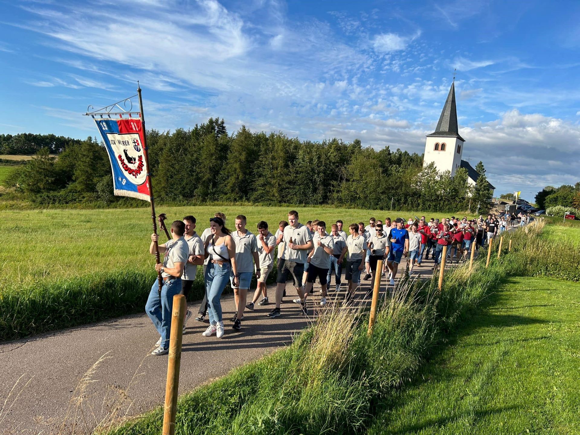 „Kirmes ausbuddeln - und jö!“ Die Mitglieder des Vereinskartells Weyer versprechen ein ausgelassenes Wochenende voller Highlights für Groß und Klein. (c) Foto: Veranstalter/pp/ Agentur ProfiPress