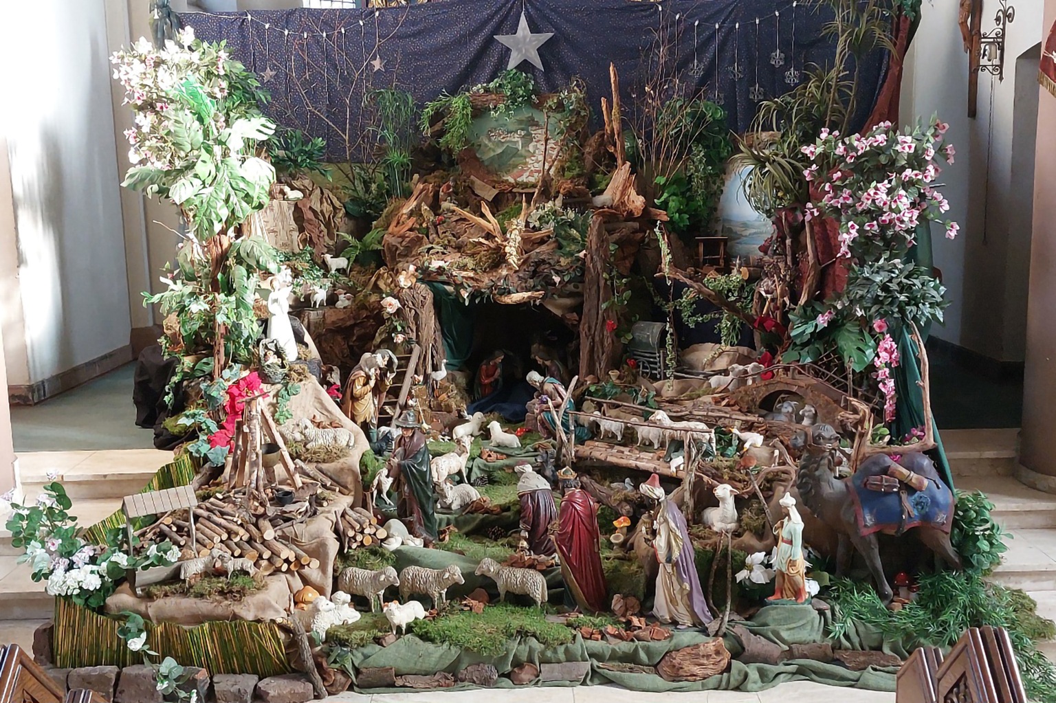 Die von Thomas Filz gestaltete Krippe ist in der Roggendorfer Kapelle an mehreren Sonntagen zwischen Weihnachten und Mitte Januar zu besichtigen. (c) Foto: Hück/pp/Agentur ProfiPress