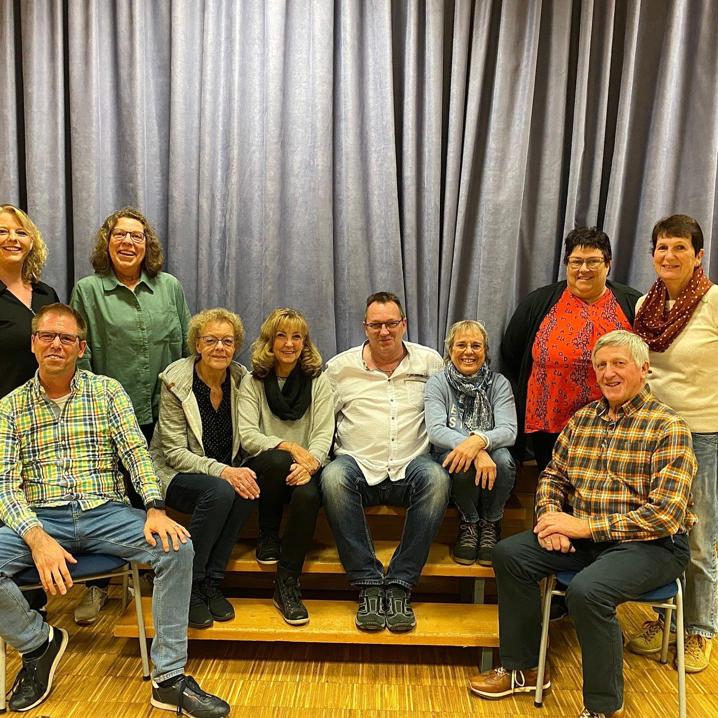 Das Ensemble des Barbaratheaters: Hinten (v.l.n.r.): Sandra Jansen, Sabine Schmitz, Rita Gransow (Spielleiterin), Gisela Geller, Andreas Bremer, Marita Dorweiler, Iris Schlüpner (Souffleuse), Marlene Beul (Souffleuse). Vorne (v.l.n.r.): Christian Schorn, Konrad Beul. Es fehlt: Erik Dorweiler.