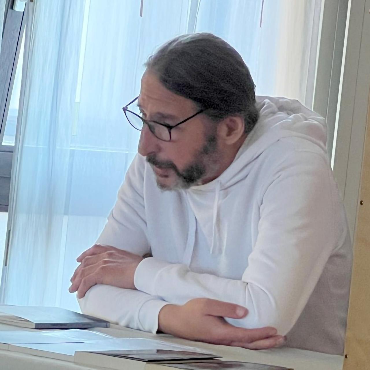 „Ich will heute Abend keine betroffenen Gesichter sehen“, stellte Autor Christoph Kloft zu Beginn seiner Lesung bei der Communio in Christo klar. Sein Credo: „Auch mit Krebs kann man noch lachen.“