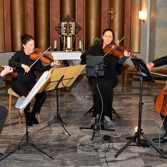 Das weltberühmte „Minguet-Quartett“ zu Gast in Strempt: (V. l.) Ulrich Isfort (Erste Violine), Anette Reisinger (2. Violine), Aida-Carmen Soanea (Viola) und Matthias Diener (Violoncello).
