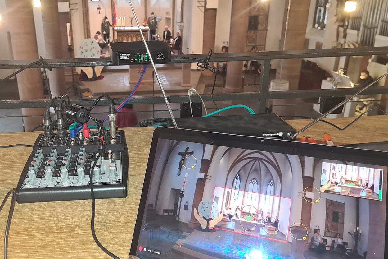 Jeden Sonntag klicken Menschen aus Marmagen, der Region und sogar aus dem Ausland auf den YouTube-Kanal der Pfarre St. Laurentius, um die Messe zu Hause, im Krankenhaus oder unterwegs mitzufeiern. Der digitale Gottesdienst ist mehr als technische Spielerei, er schafft Verbundenheit.