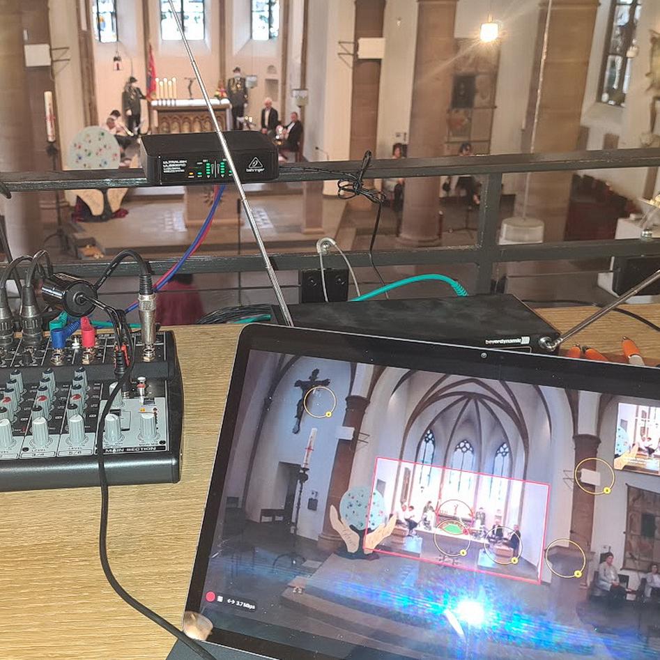 Jeden Sonntag klicken Menschen aus Marmagen, der Region und sogar aus dem Ausland auf den YouTube-Kanal der Pfarre St. Laurentius, um die Messe zu Hause, im Krankenhaus oder unterwegs mitzufeiern. Der digitale Gottesdienst ist mehr als technische Spielerei, er schafft Verbundenheit.