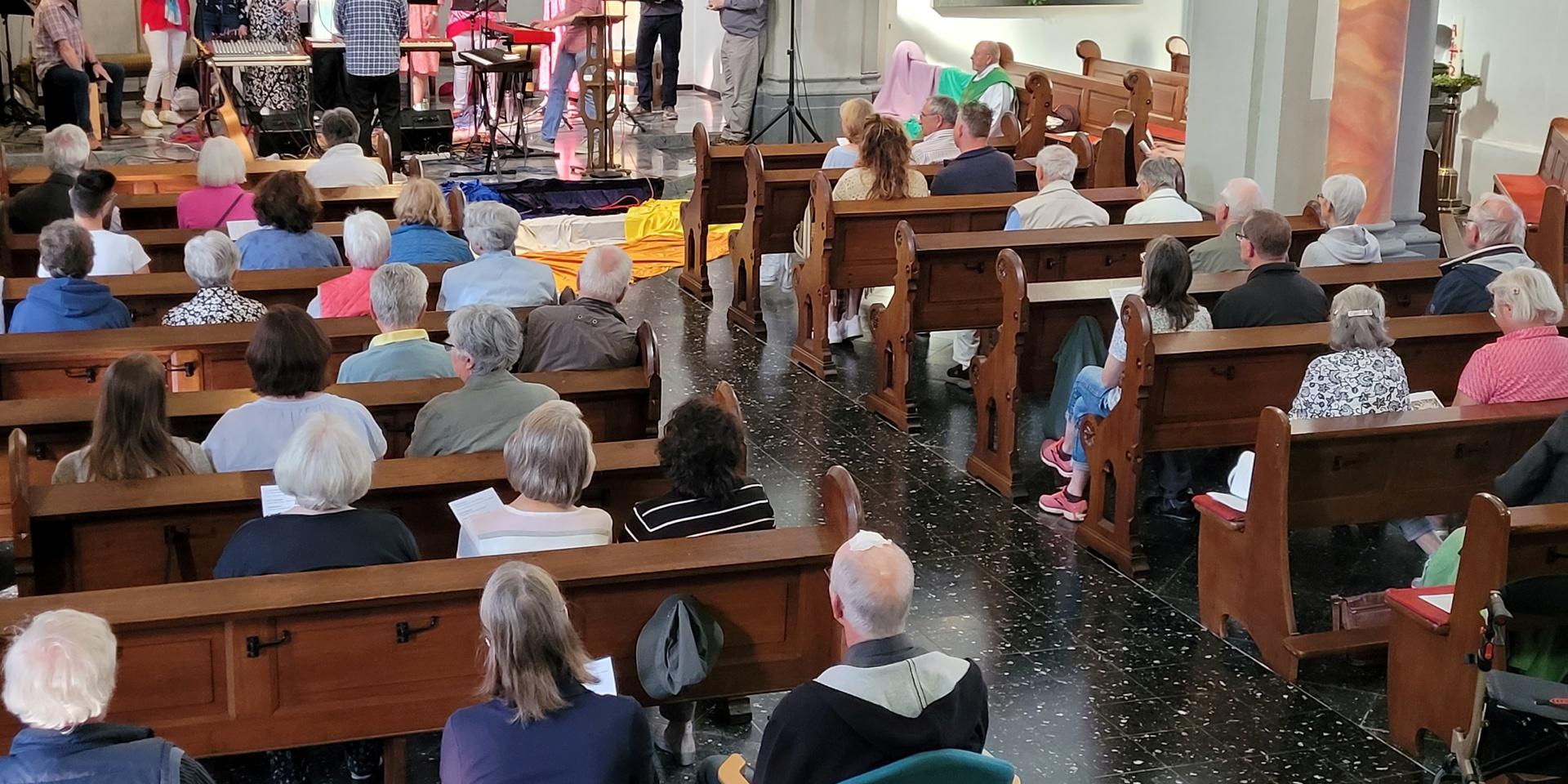 Der nächste Mutmach-Gottesdienst mit Chor und Band „Rainer Wahnsinn“ und Diakon Manni Lang am Sonntag, 18. Mai, um 17 Uhr in der Pfarrkirche St. Rochus in Strempt ist dem engelsgleichen göttlichen Beistand durch verborgene Kräfte gewidmet.