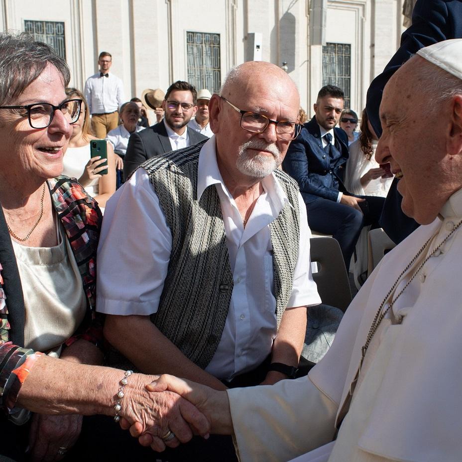 Diamantene Hochzeit in Rom feiern und Papst Franziskus die Hand schütteln: Dieser Traum ging für den früheren Kommerner Schützenpräsidenten Eberhard Schwarzbach und seine Frau Gisela in Erfüllung.