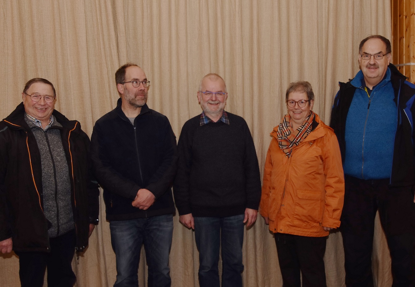 Die Pfarreivertretung St. Georg Kallmuth mit Dietmar Evertz (v.r.), Rita Breuer, dem Vorsitzenden Gerhard Mayr-Reineke, dessen Stellvertreter Stefan Weingartz und Hubert Hufschmidt. (c) Manfred Lang/pp/Agentur ProfiPress