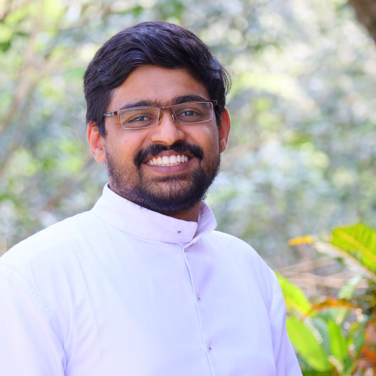 Voraussichtlich ein Jahr lang möchte der 29-jährige Pfarrer Jaimson aus dem indischen Kerala die Communio in Christo als Seelsorger unterstützen.