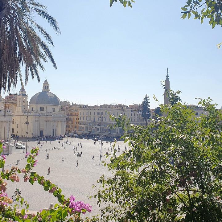 Die Piazza del Popolo („Platz des Volkes“), benannt nach der Kirche Santa Maria del Popolo ist einer der berühmtesten Plätze Roms. Dorthin unter anderem führt Diethard Eichinger-Hess aus Wachendorf im Mai 2024 seine achte Romwallfahrt.