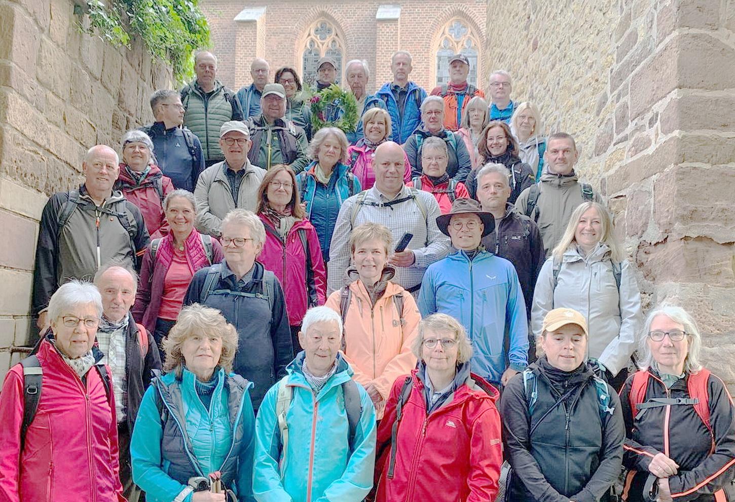 34 Fußpilger, darunter drei Debüttanten, wallfahrteten dieses Jahr mit der Sankt-Matthias-Bruderschaft Kommern zum Apostelgrab nach Trier. Die Wallfahrt stand unter dem Motto „Pilger der Hoffnung - Tut, was ich euch auftrage!“